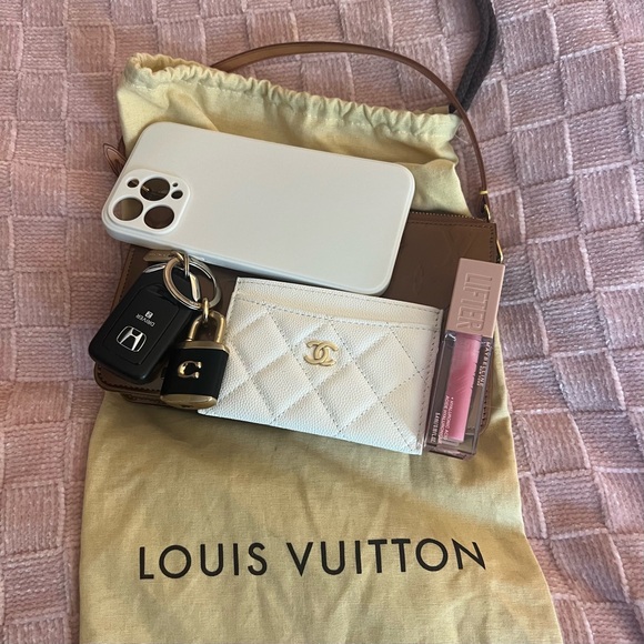 LOUIS VUITTON Pochette Lexington Monogram Verni Clutch/Shoulder Bag - Picture 8 of 9